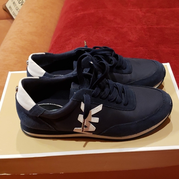 MICHAEL Michael Kors Shoes - Michael Kors sneakers size 6